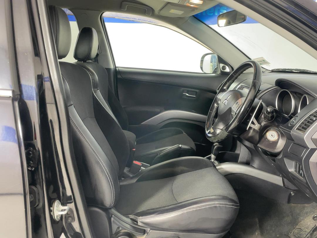 Photo '16' of Mitsubishi Outlander