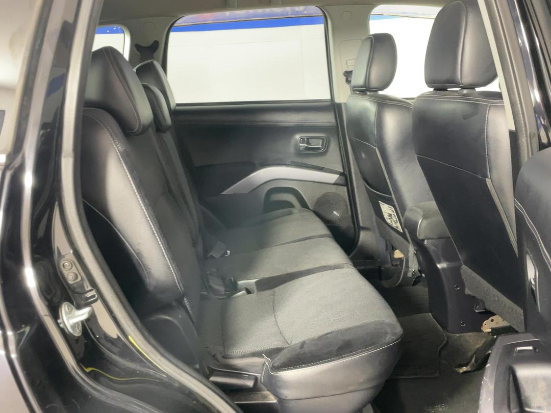 Photo '20' of Mitsubishi Outlander