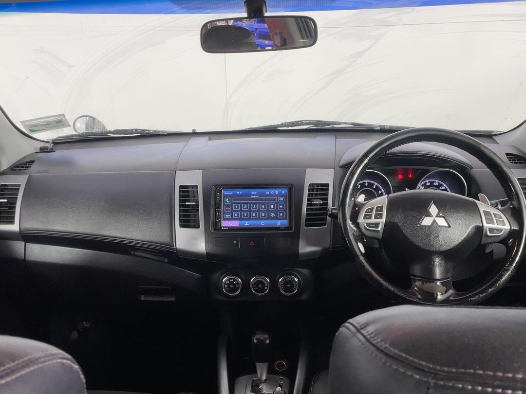 Photo '17' of Mitsubishi Outlander