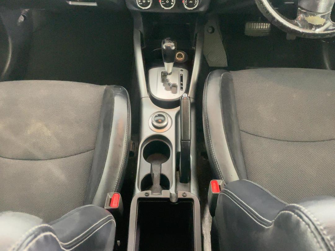 Photo '18' of Mitsubishi Outlander