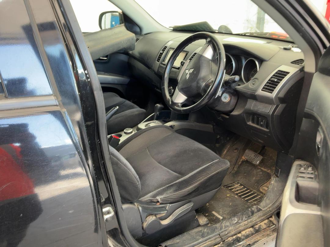 Photo '23' of Mitsubishi Outlander Photo '23' of Mitsubishi Outlander