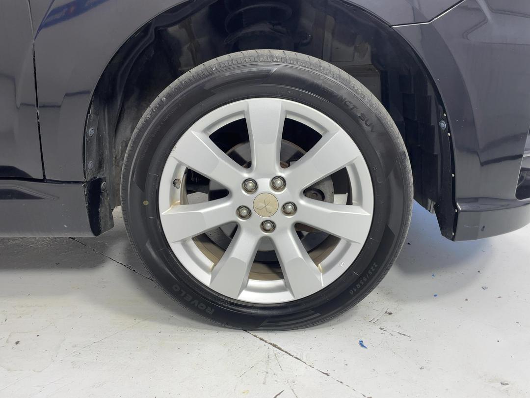 Photo '9' of Mitsubishi Outlander