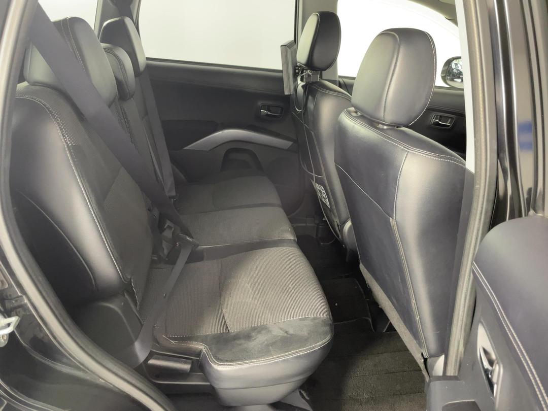 Photo '20' of Mitsubishi Outlander