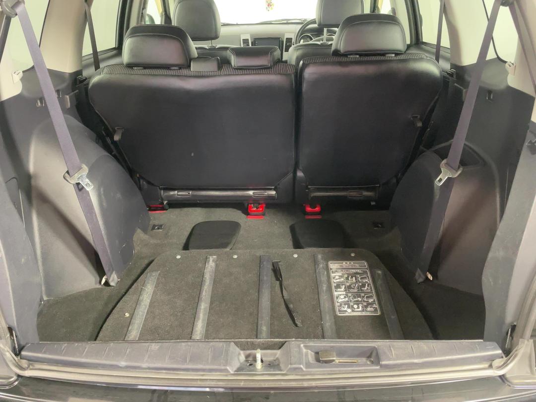 Photo '14' of Mitsubishi Outlander