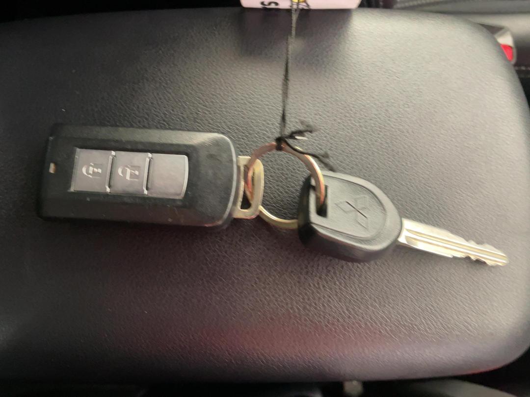 Photo '22' of Mitsubishi Outlander