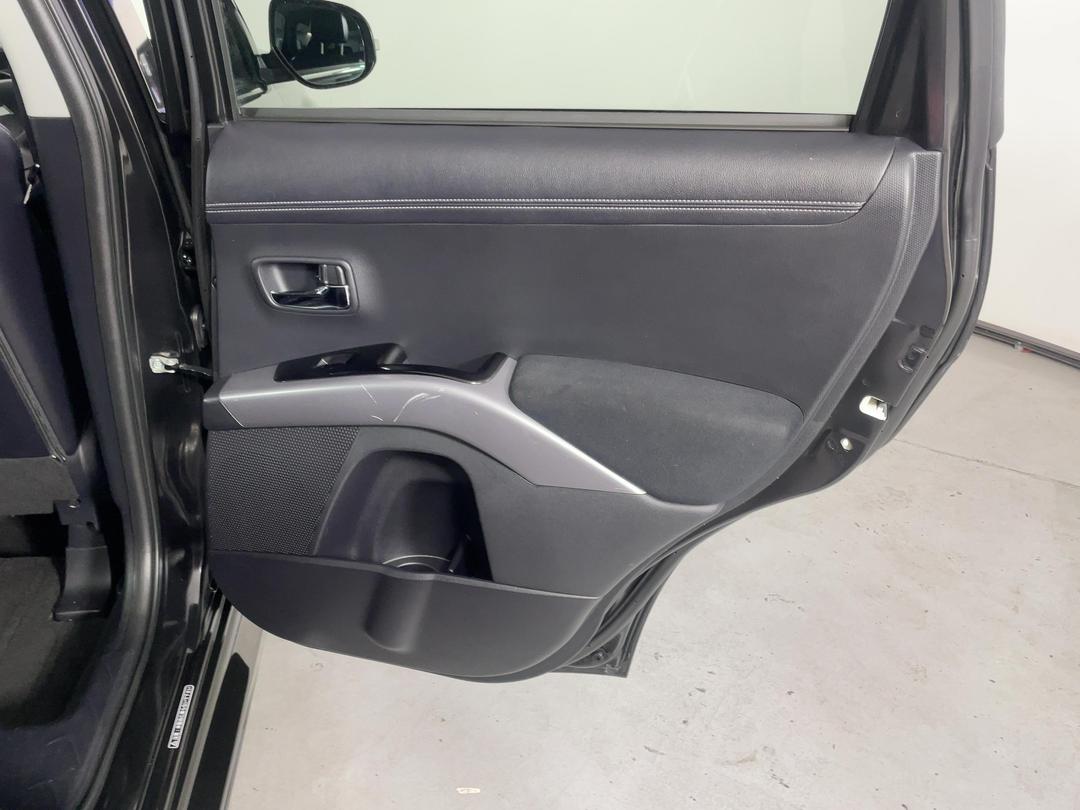 Photo '19' of Mitsubishi Outlander