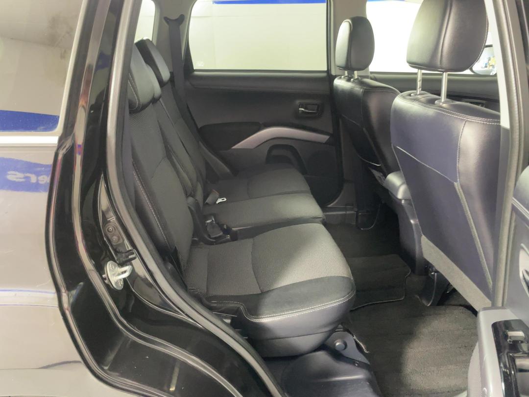 Photo '20' of Mitsubishi Outlander
