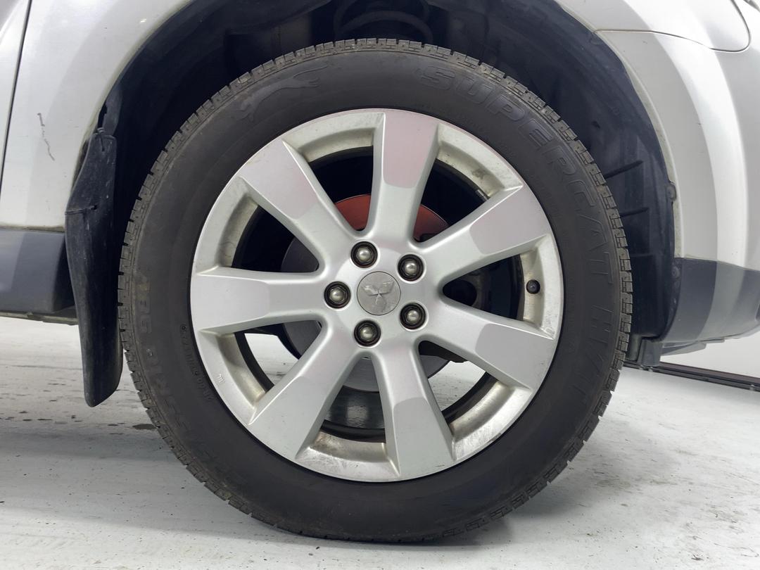 Photo '7' of Mitsubishi Outlander