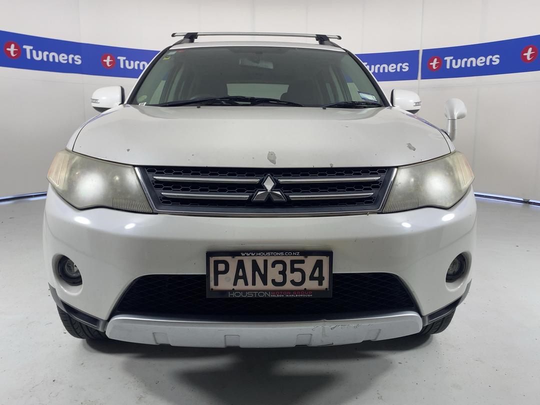 Photo '2' of Mitsubishi Outlander