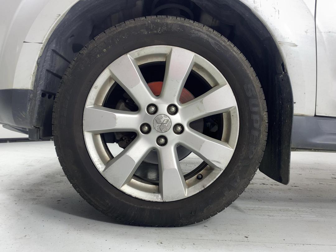 Photo '8' of Mitsubishi Outlander