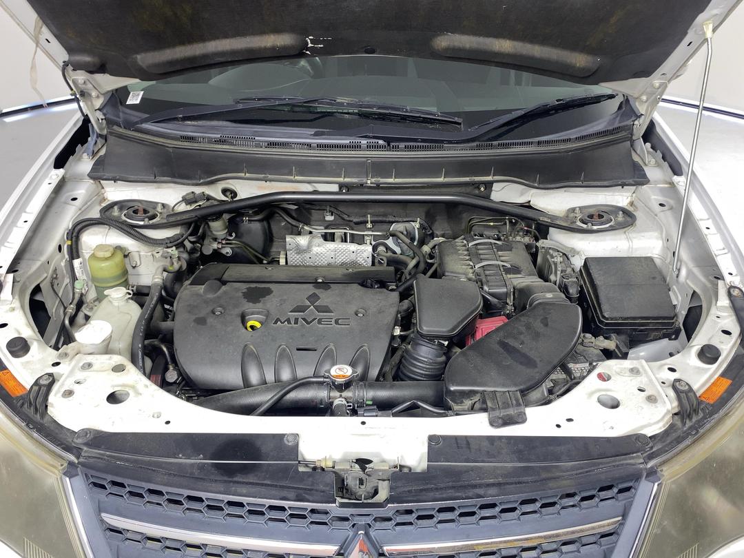 Photo '11' of Mitsubishi Outlander