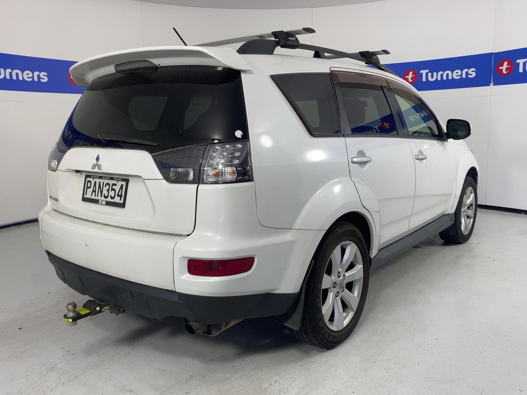 Photo '6' of Mitsubishi Outlander
