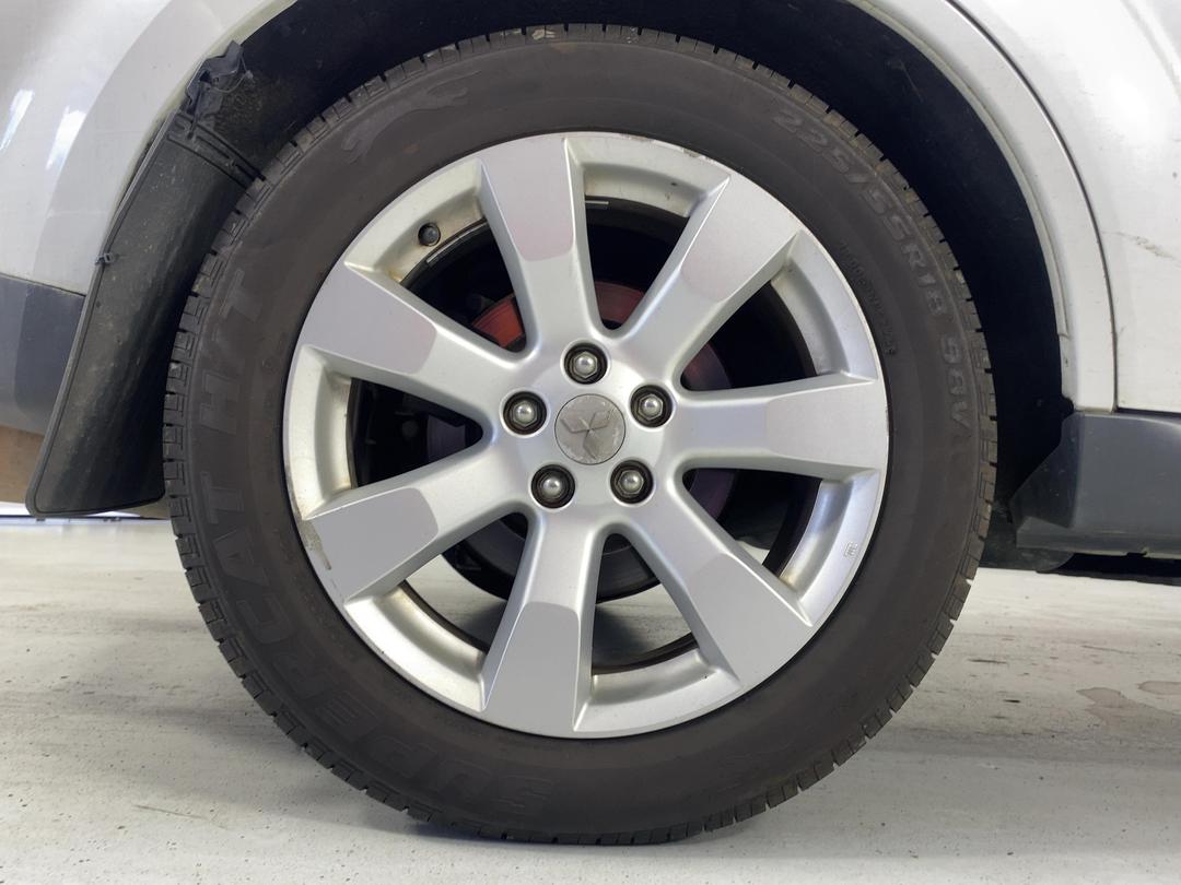 Photo '10' of Mitsubishi Outlander