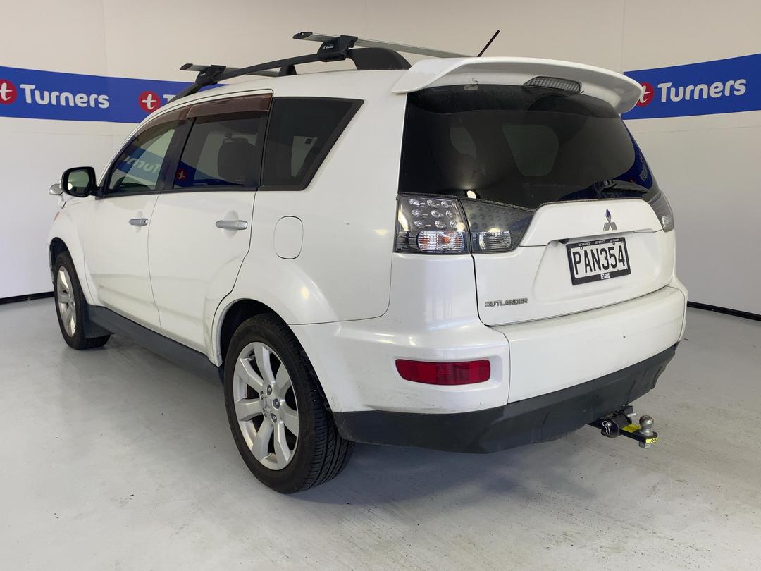 Photo '4' of Mitsubishi Outlander