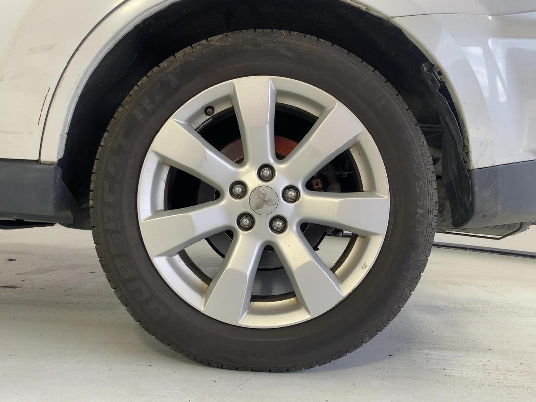 Photo '9' of Mitsubishi Outlander