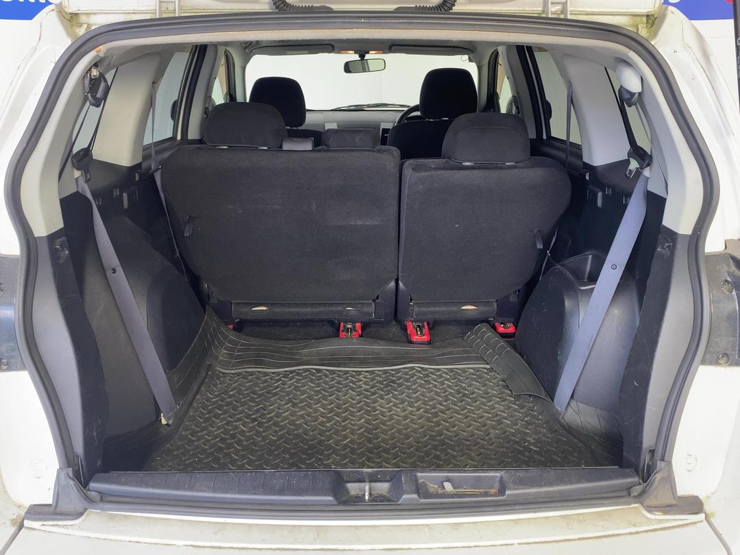 Photo '12' of Mitsubishi Outlander