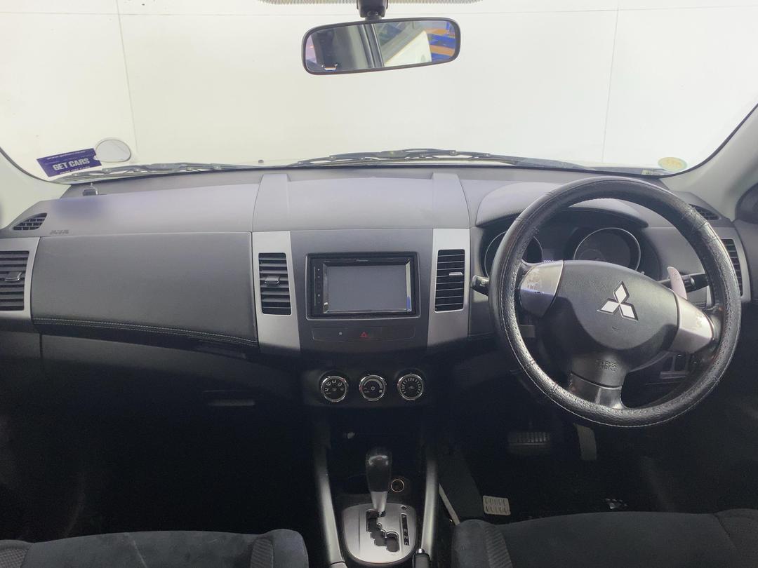 Photo '15' of Mitsubishi Outlander