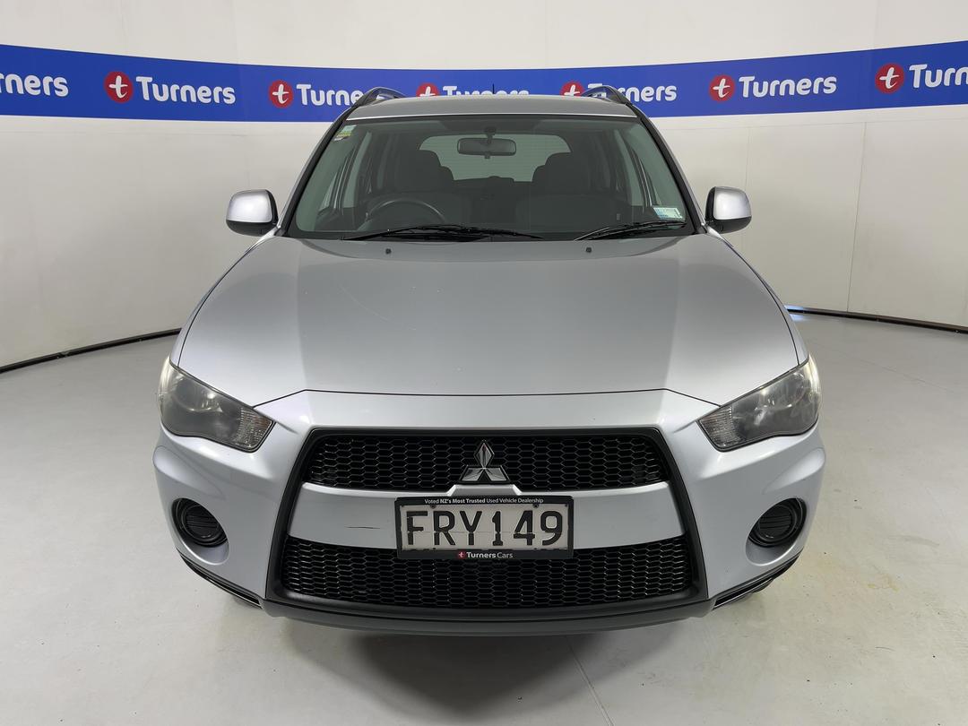 Photo '2' of Mitsubishi Outlander
