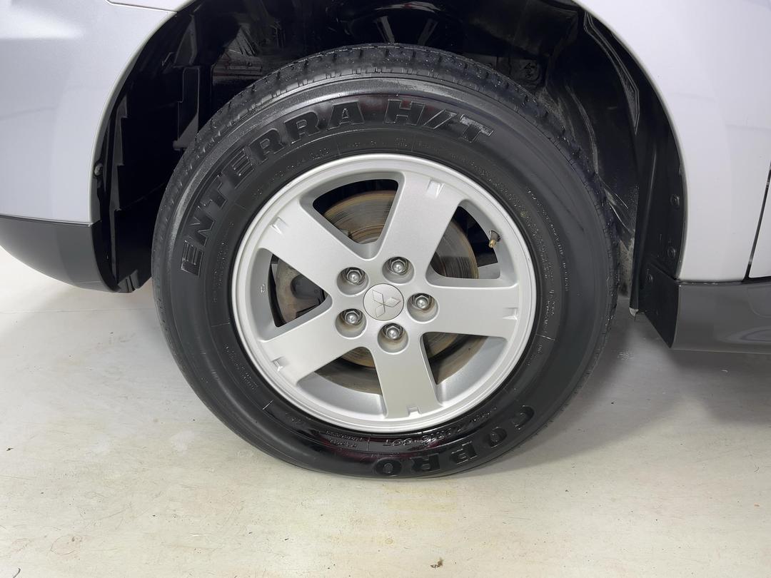 Photo '10' of Mitsubishi Outlander