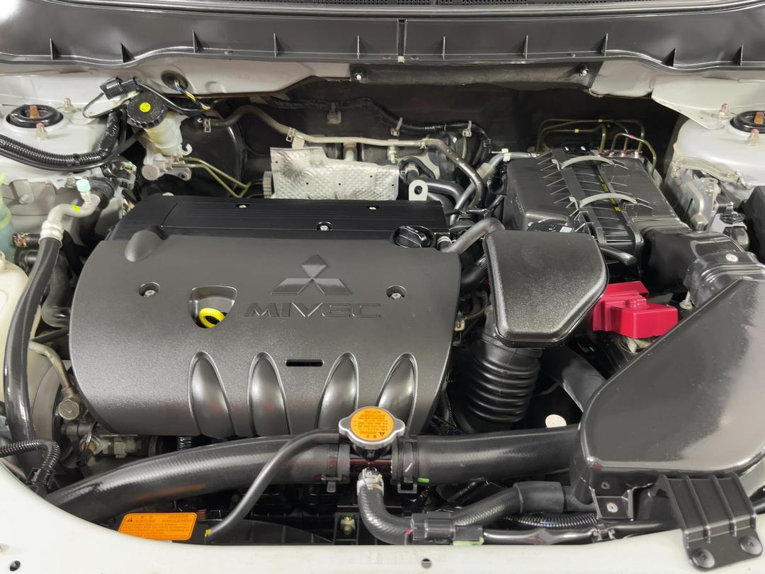 Photo '13' of Mitsubishi Outlander