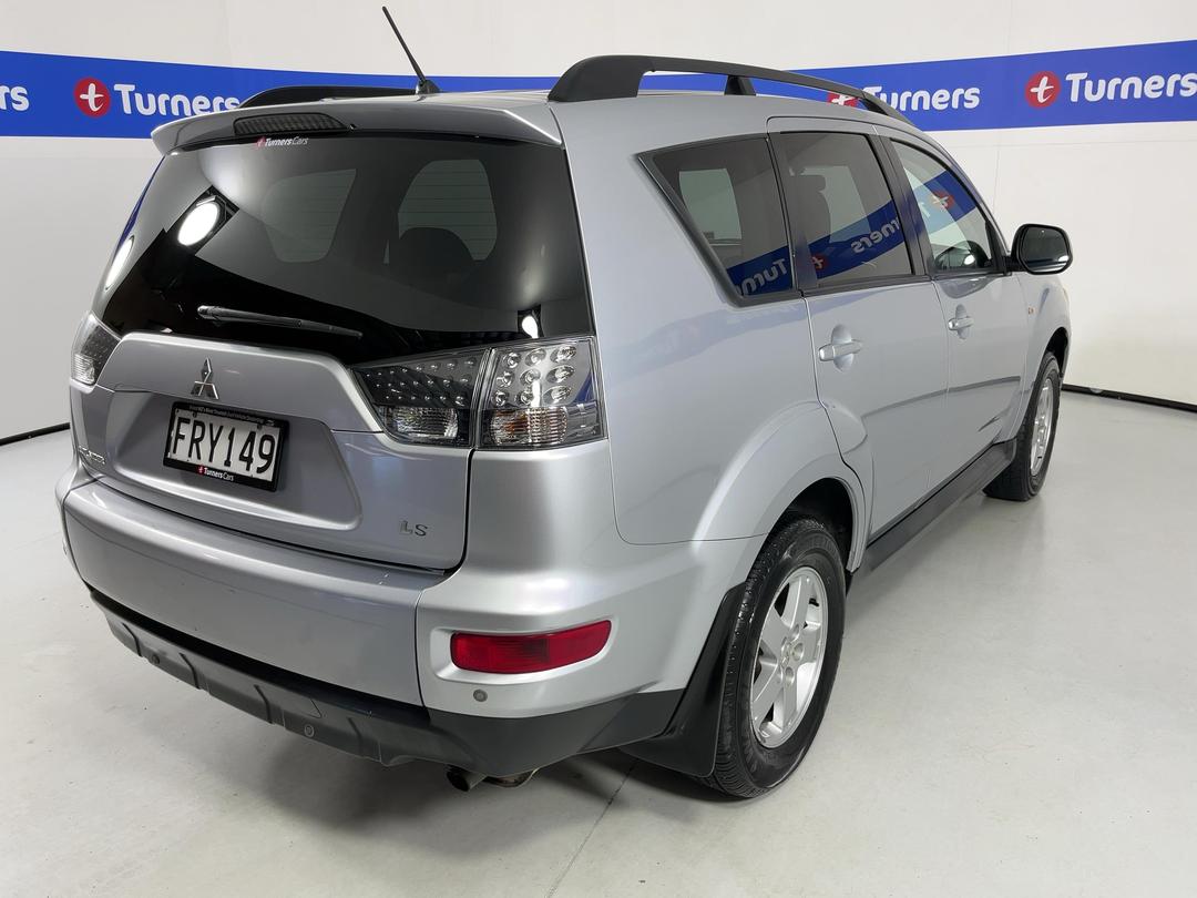 Photo '7' of Mitsubishi Outlander