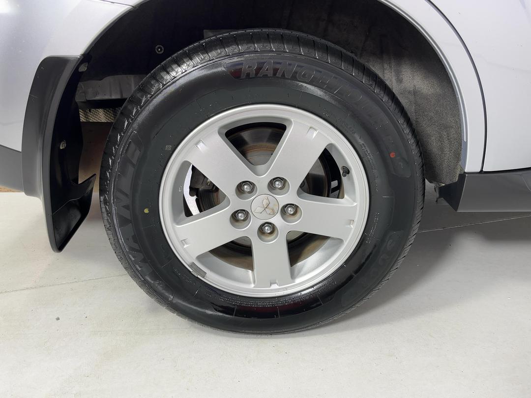 Photo '12' of Mitsubishi Outlander