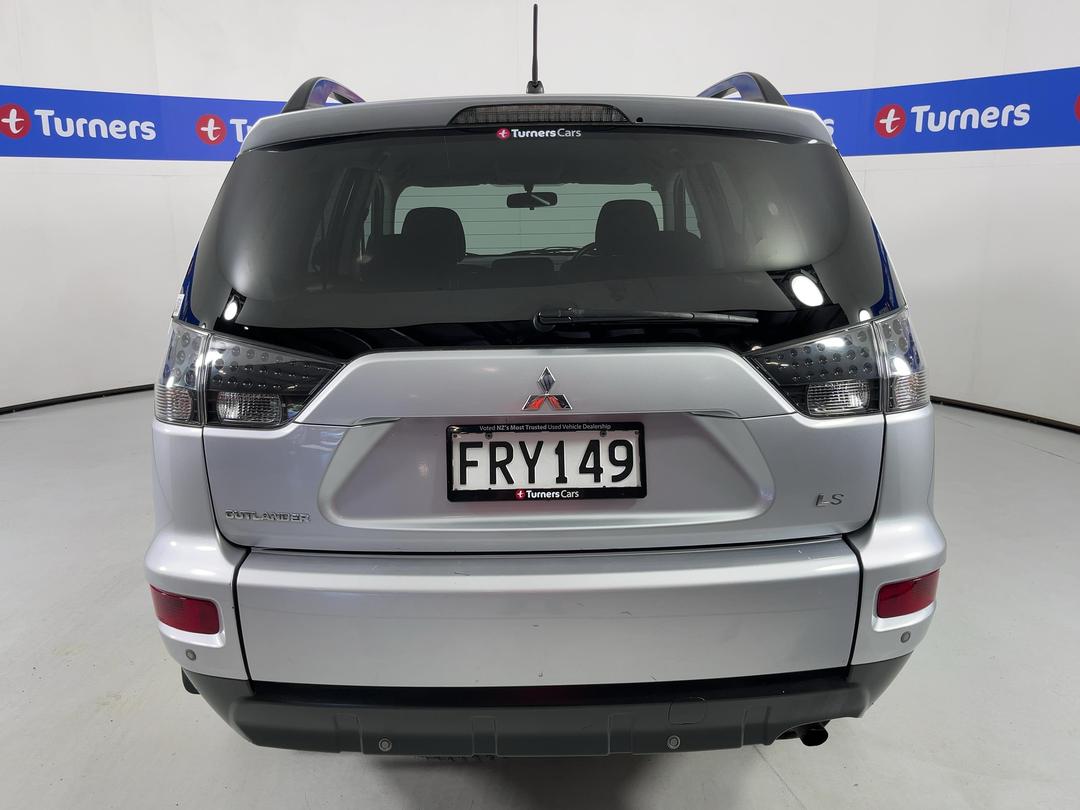 Photo '6' of Mitsubishi Outlander