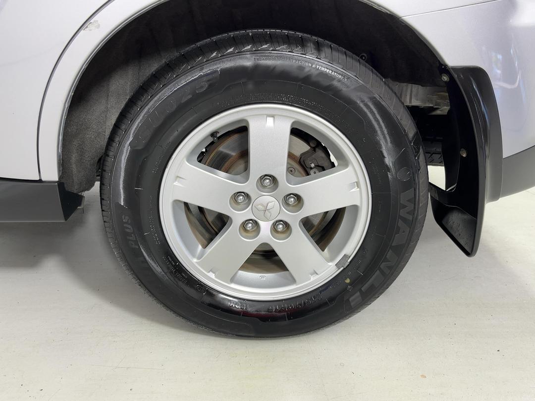 Photo '11' of Mitsubishi Outlander