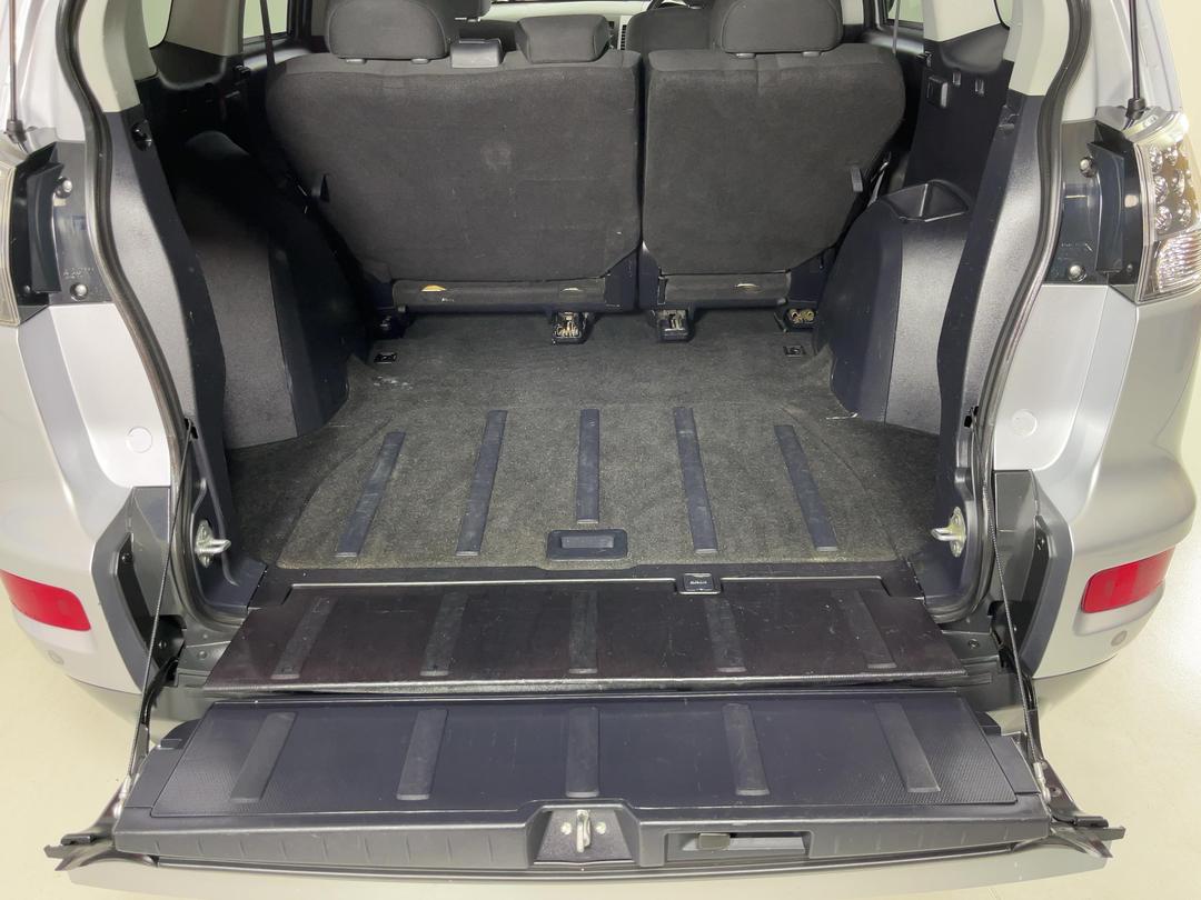 Photo '14' of Mitsubishi Outlander