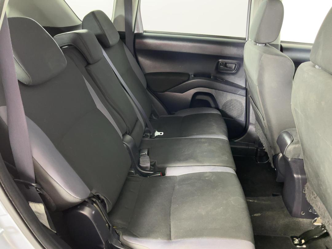 Photo '20' of Mitsubishi Outlander