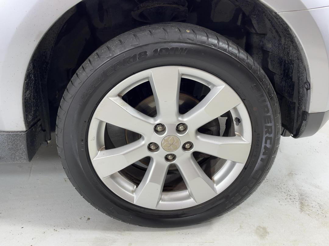 Photo '9' of Mitsubishi Outlander