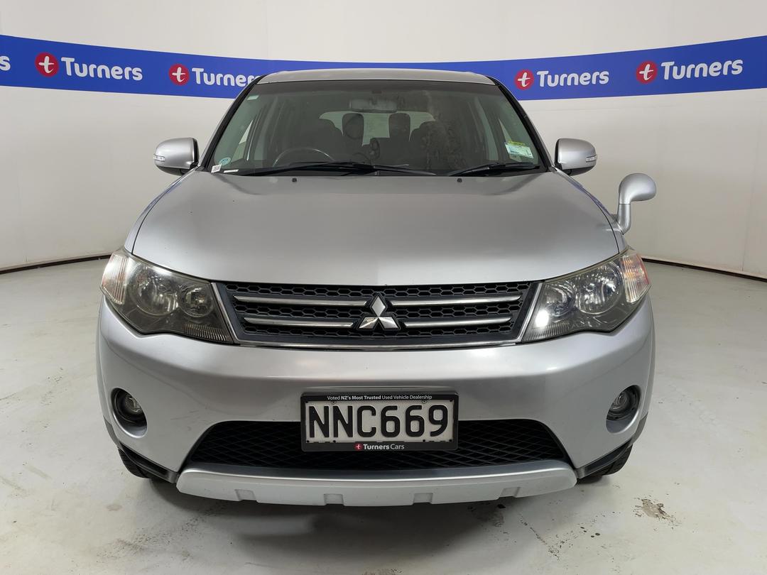Photo '2' of Mitsubishi Outlander