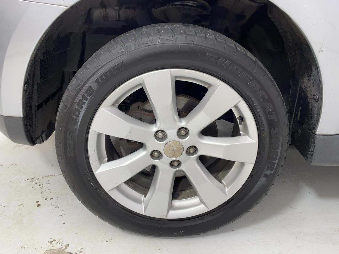 Photo '10' of Mitsubishi Outlander