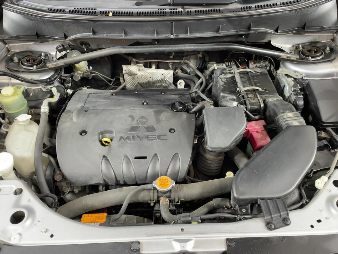 Photo '13' of Mitsubishi Outlander