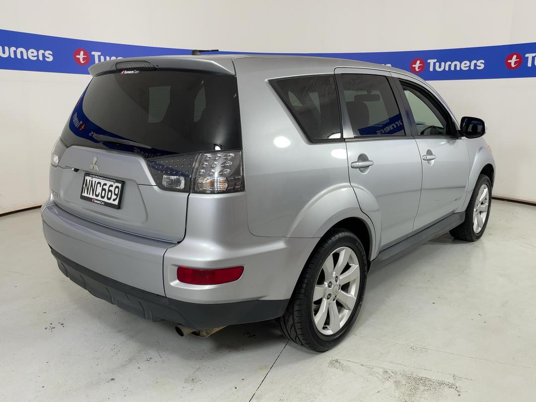 Photo '7' of Mitsubishi Outlander