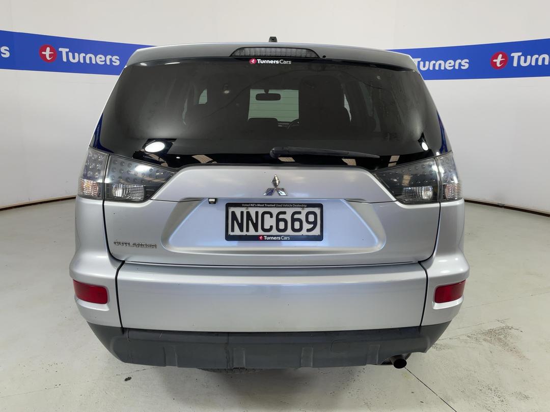 Photo '6' of Mitsubishi Outlander