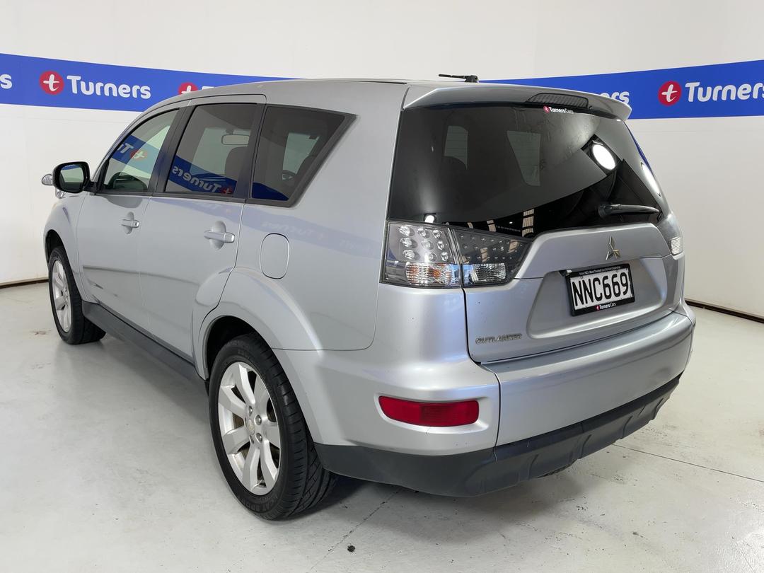 Photo '5' of Mitsubishi Outlander