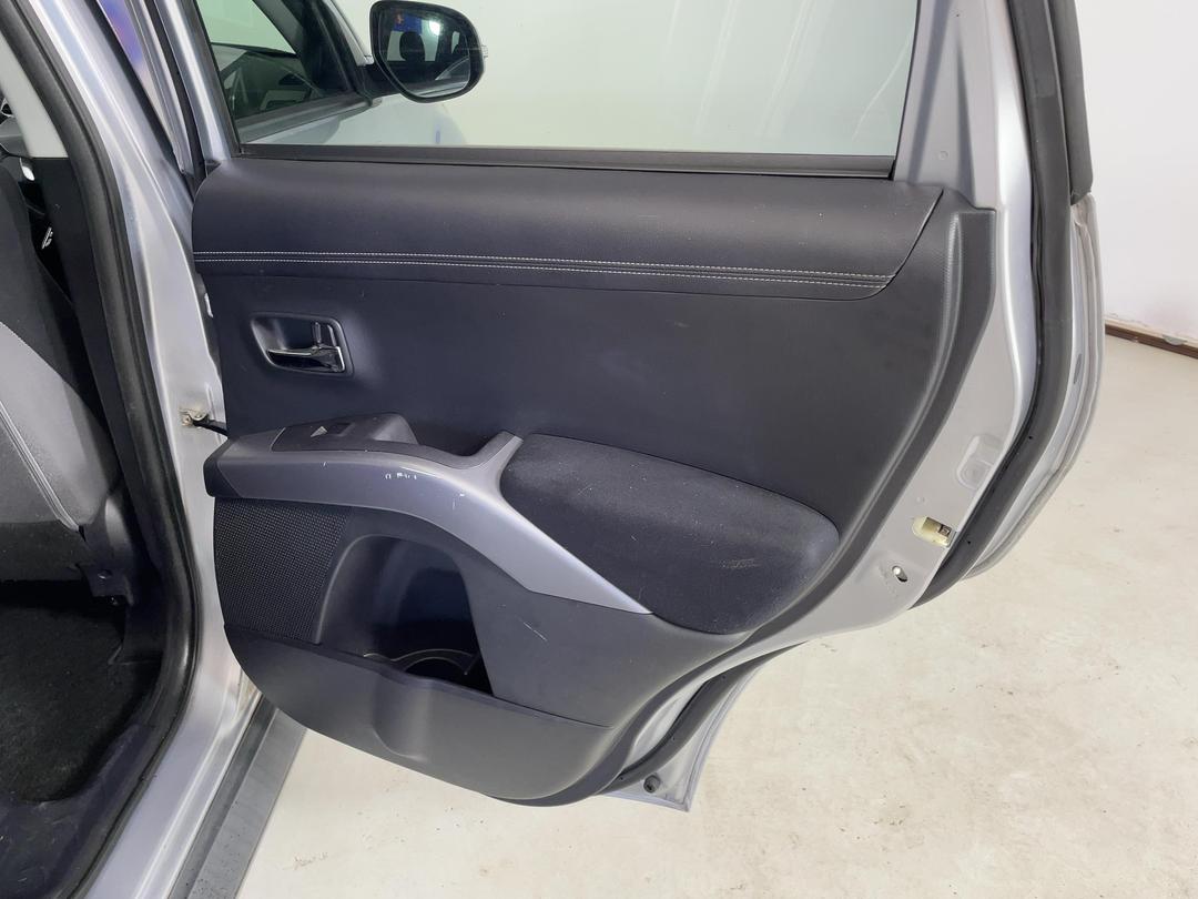 Photo '19' of Mitsubishi Outlander