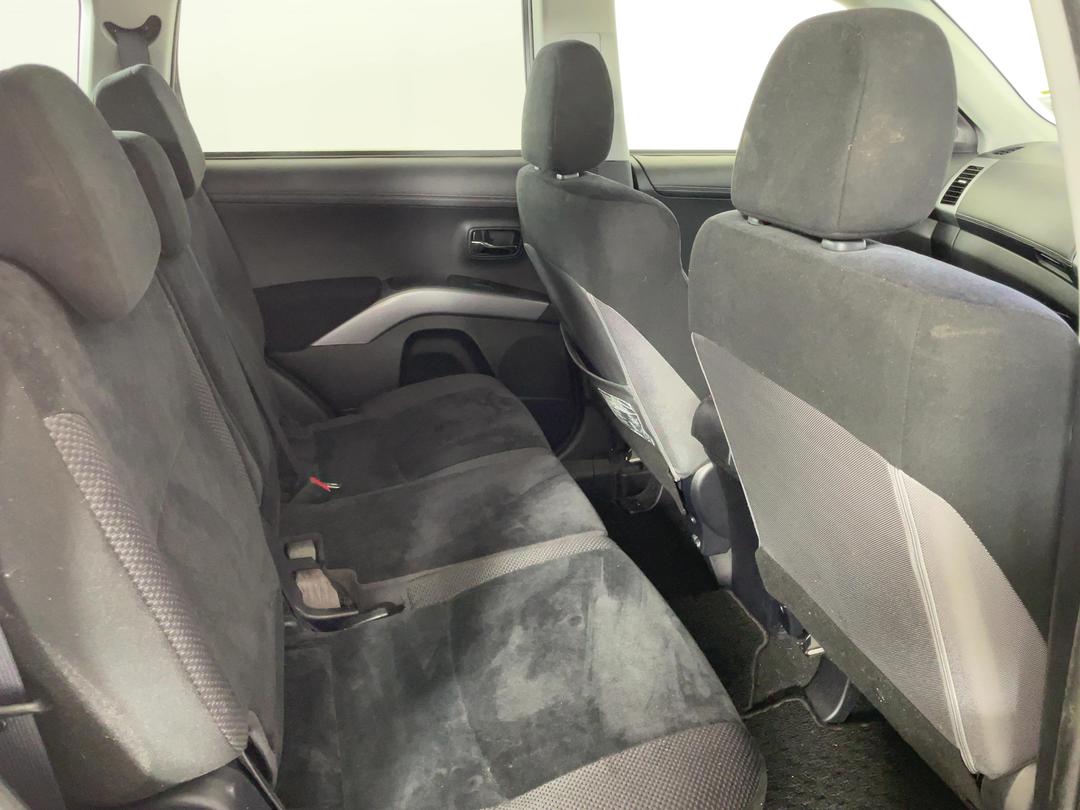 Photo '20' of Mitsubishi Outlander