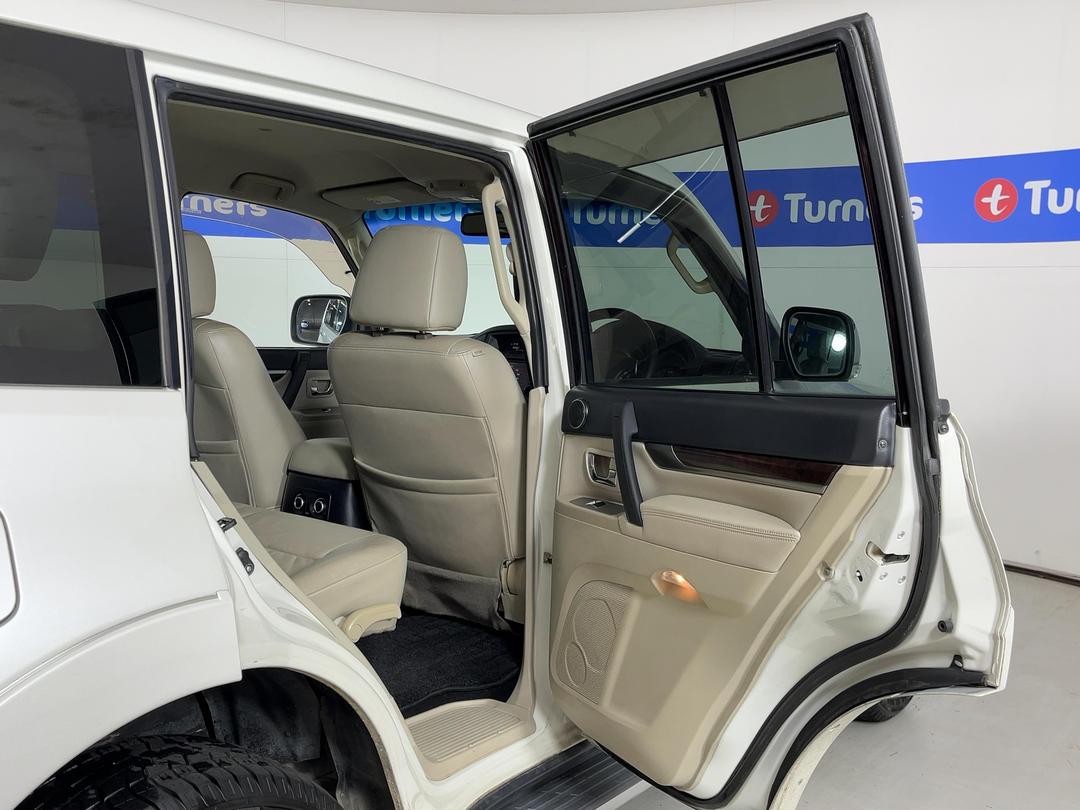 Photo '19' of Mitsubishi Pajero