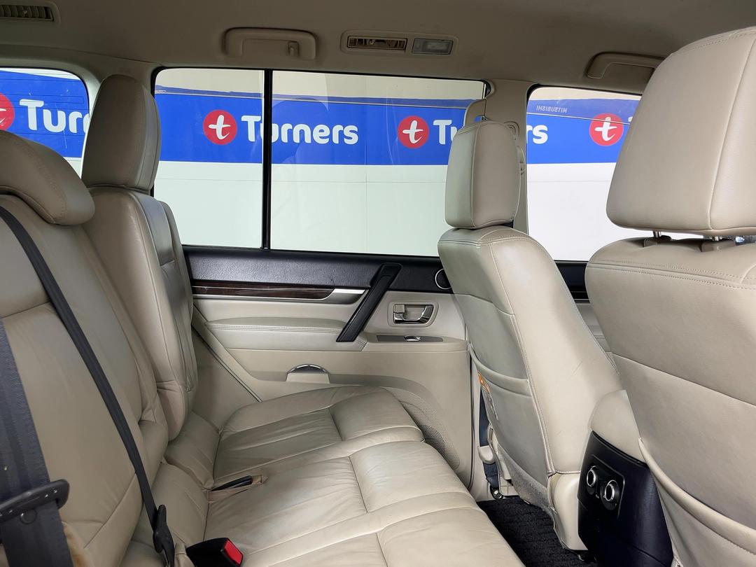Photo '20' of Mitsubishi Pajero
