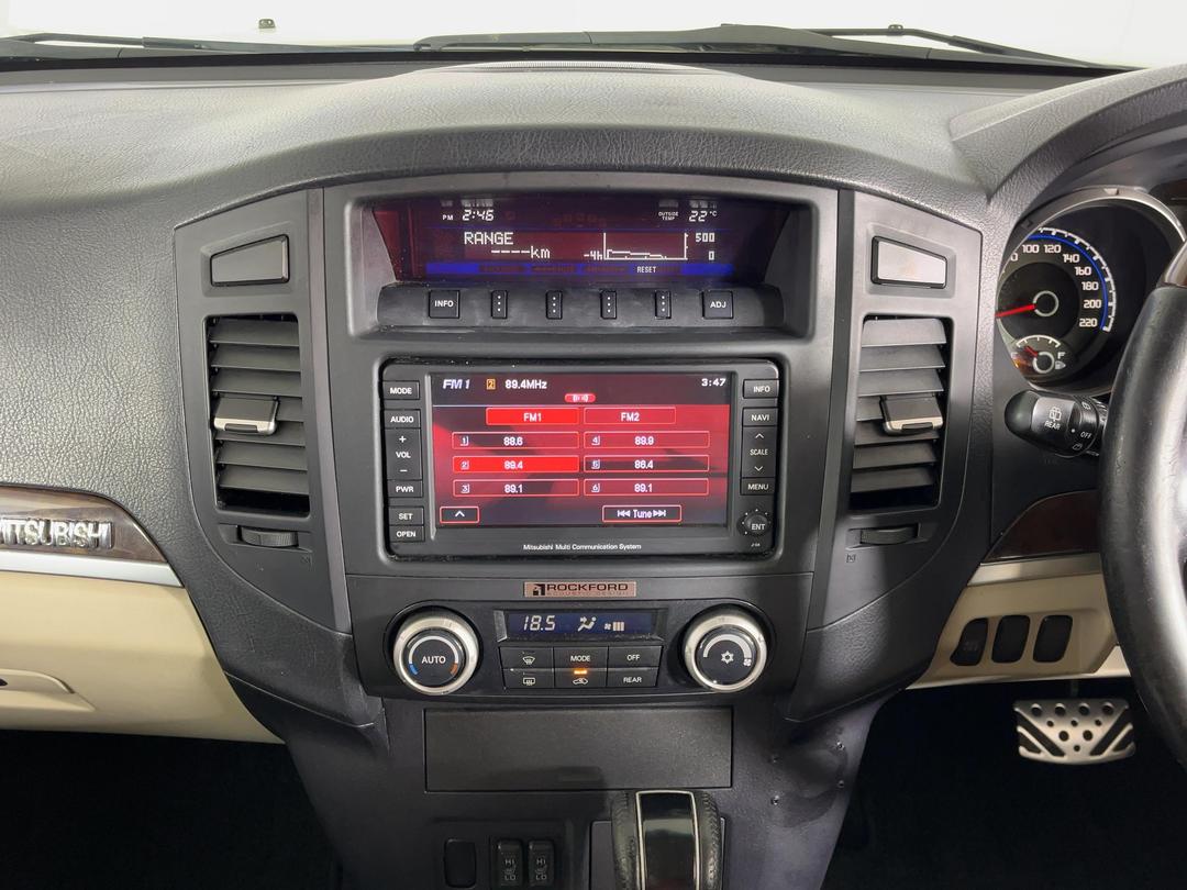 Photo '18' of Mitsubishi Pajero