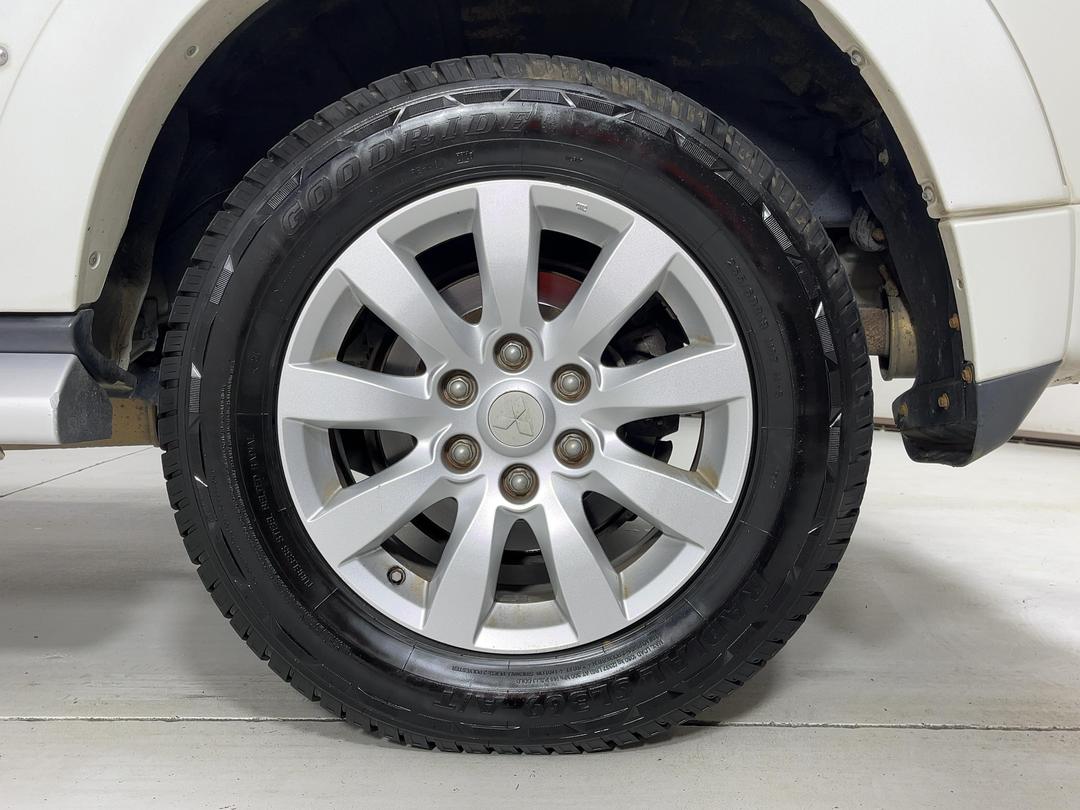 Photo '11' of Mitsubishi Pajero
