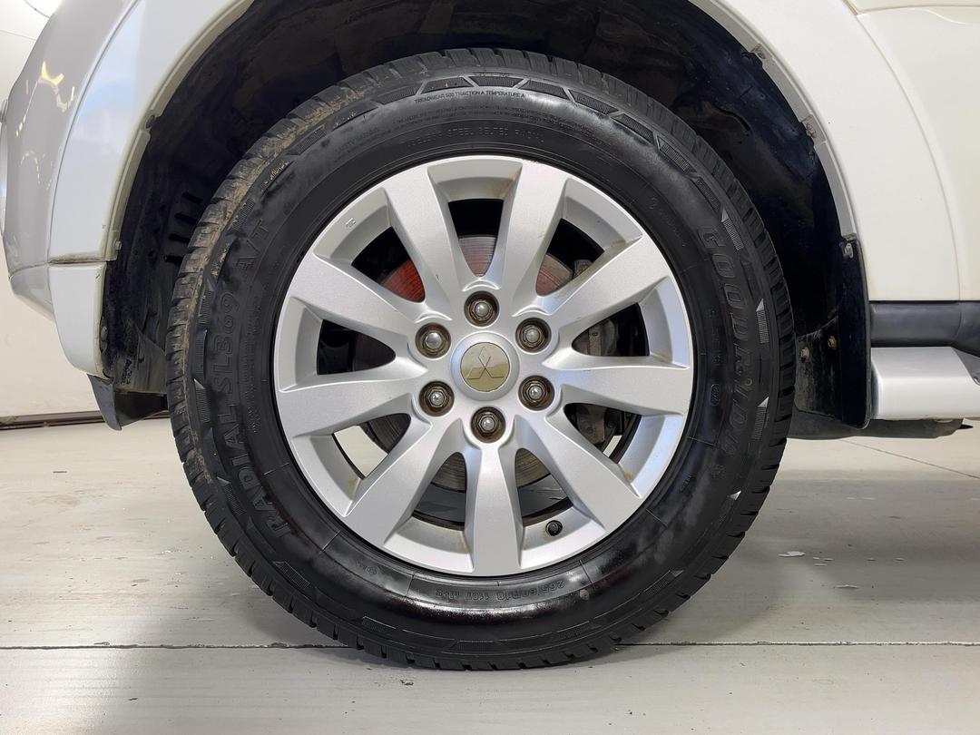 Photo '10' of Mitsubishi Pajero