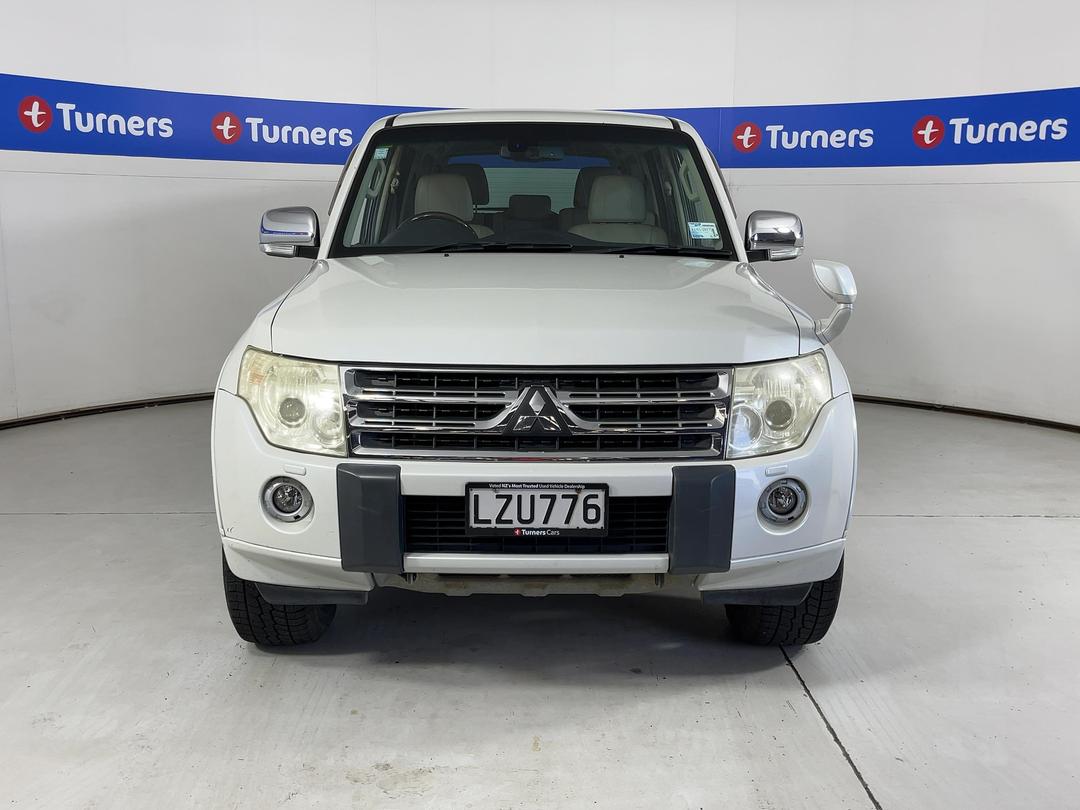 Photo '2' of Mitsubishi Pajero
