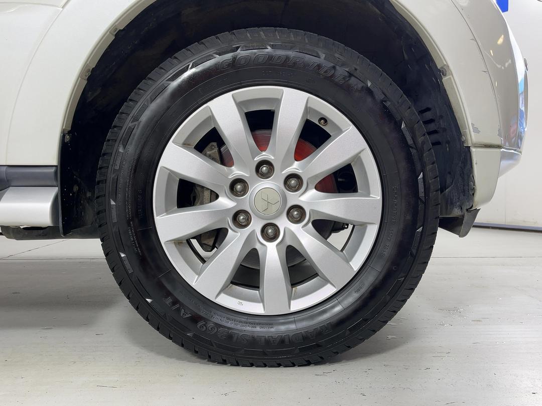 Photo '9' of Mitsubishi Pajero