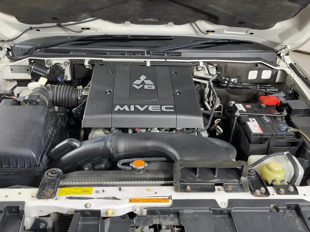Photo '13' of Mitsubishi Pajero