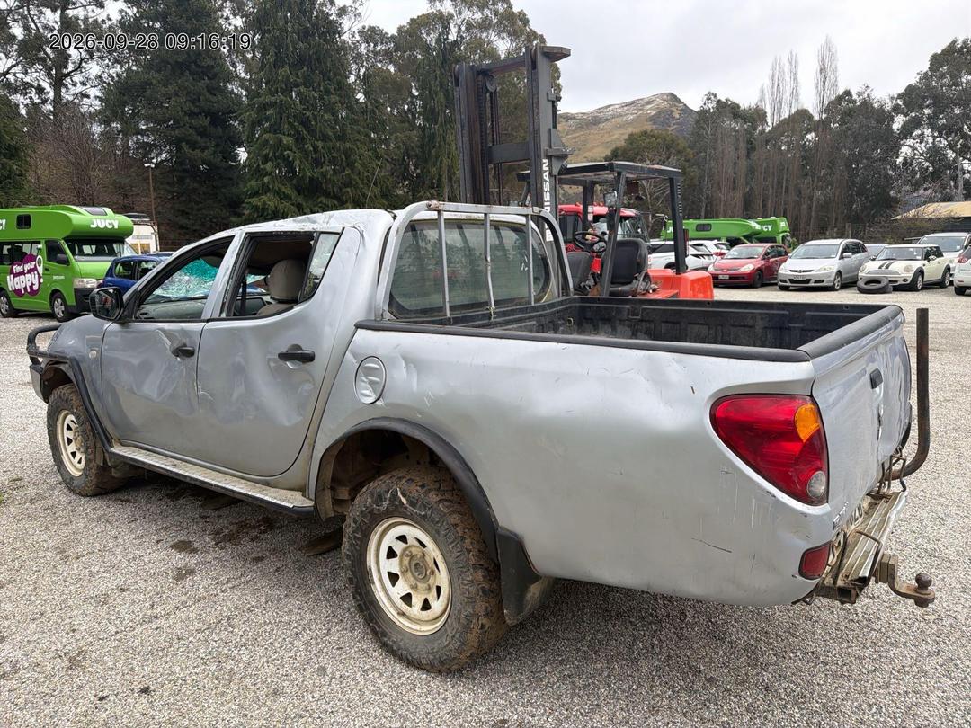 Photo '3' of Mitsubishi Triton D/CAB GL Photo '3' of Mitsubishi Triton D/CAB GL