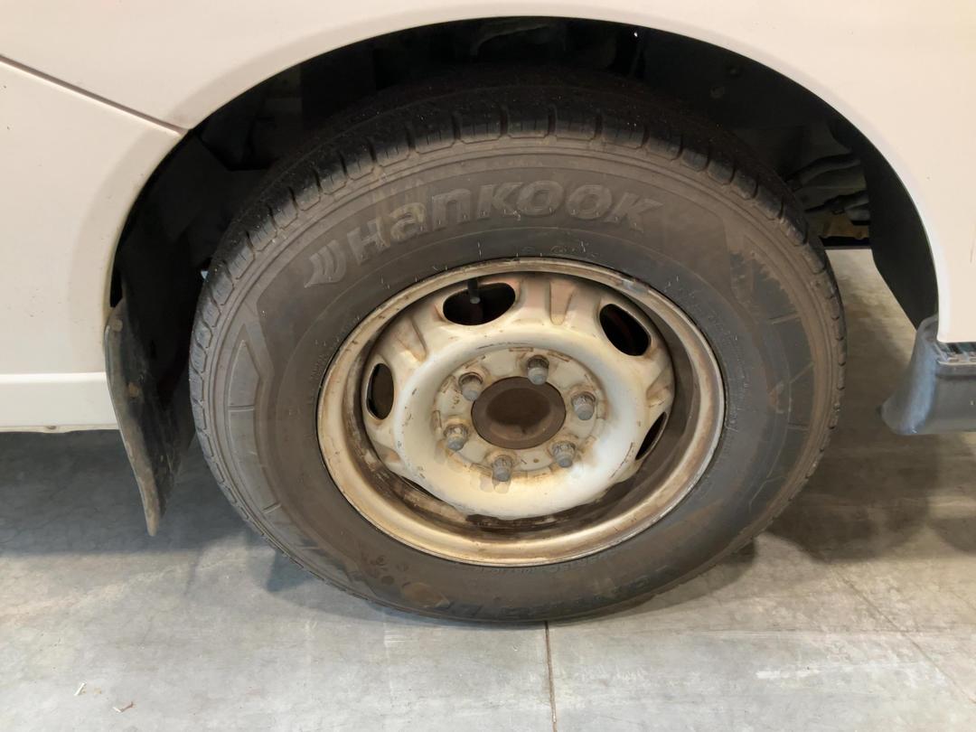 Photo '10' of Nissan Caravan