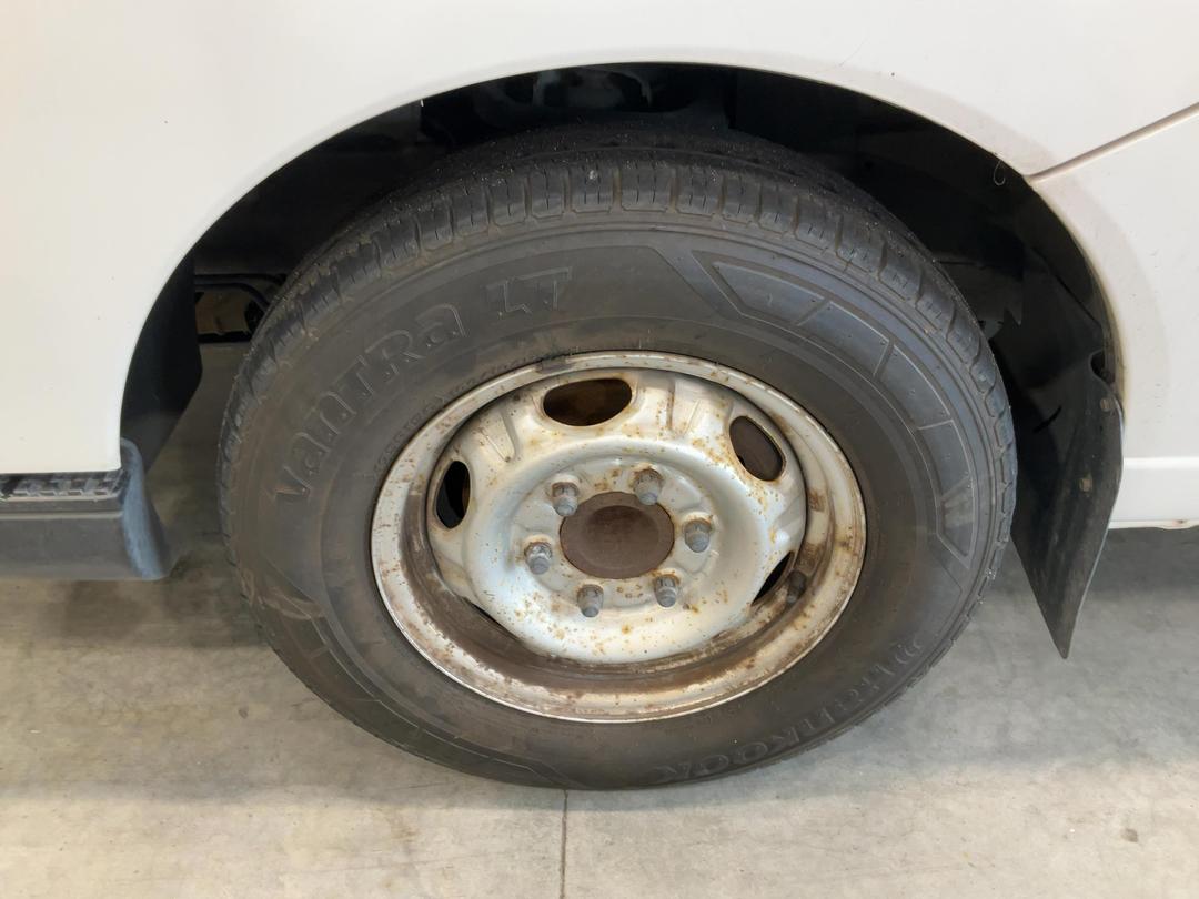 Photo '11' of Nissan Caravan